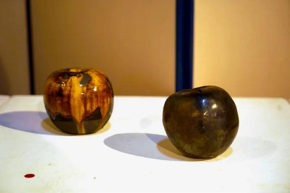 사과, 도자 - 이동구